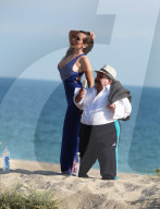 PEOPLE - Ein ungleiches Paar: Chuy Bravo und Yentiza Munoz für '138 Water' am Beach von Malibu