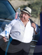 PEOPLE - Ein ungleiches Paar: Chuy Bravo und Yentiza Munoz für '138 Water' am Beach von Malibu