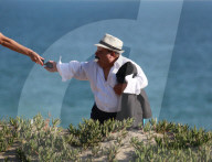 PEOPLE - Ein ungleiches Paar: Chuy Bravo und Yentiza Munoz für '138 Water' am Beach von Malibu