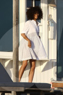 PEOPLE - Gigi Hadid bei der Arbeit am Beach von Malibu