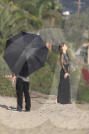 PEOPLE - Gigi Hadid bei der Arbeit am Beach von Malibu