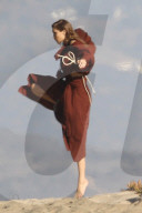 PEOPLE - Gigi Hadid bei der Arbeit am Beach von Malibu