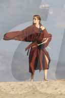 PEOPLE - Gigi Hadid bei der Arbeit am Beach von Malibu