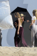 PEOPLE - Gigi Hadid bei der Arbeit am Beach von Malibu