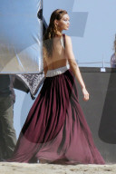 PEOPLE - Gigi Hadid bei der Arbeit am Beach von Malibu