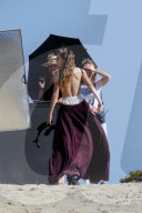 PEOPLE - Gigi Hadid bei der Arbeit am Beach von Malibu