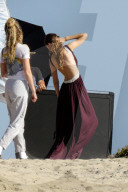 PEOPLE - Gigi Hadid bei der Arbeit am Beach von Malibu