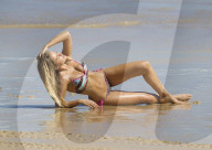 PEOPLE - Steph Claire Smith posiert im Bikini am Beach von Sydney