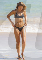 PEOPLE - Steph Claire Smith posiert im Bikini am Beach von Sydney