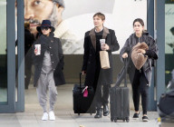 EXKLUSIV - Eva Longoria am Flughafen Heathrow 