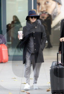 EXKLUSIV - Eva Longoria am Flughafen Heathrow 