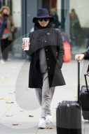 EXKLUSIV - Eva Longoria am Flughafen Heathrow 