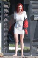 EXKLUSIV - Bella Thorne umarmt Tyler Posey 