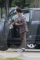 EXKLUSIV - Bella Thorne umarmt Tyler Posey 