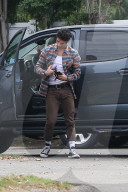 EXKLUSIV - Bella Thorne umarmt Tyler Posey 