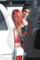 EXKLUSIV - Bella Thorne umarmt Tyler Posey 