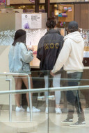 EXKLUSIV - Höschenblitzer: Ariel Winter mit einem sehr knappen Oberteil in LA unterwegs