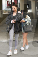 EXKLUSIV - Höschenblitzer: Ariel Winter mit einem sehr knappen Oberteil in LA unterwegs