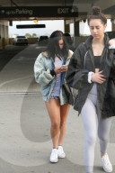 EXKLUSIV - Höschenblitzer: Ariel Winter mit einem sehr knappen Oberteil in LA unterwegs