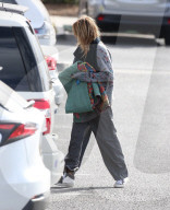 EXKLUSIV - Julia Roberts hält sich warm am Fussballfeld