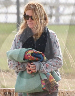 EXKLUSIV - Julia Roberts hält sich warm am Fussballfeld