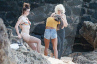 EXKLUSIV - Ireland Baldwin posiert lasziv vor der Kamers am Beach auf Hawaii