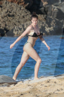 EXKLUSIV - Ireland Baldwin mit ihrem Boyfried am Beach auf Hawaii