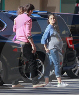 EXKLUSIV - Die hochschwangere Mila Kunis mit Ashton Kutcher und Wyatt in Studio City unterwegs