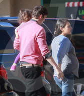 EXKLUSIV - Die hochschwangere Mila Kunis mit Ashton Kutcher und Wyatt in Studio City unterwegs