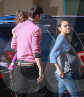 EXKLUSIV - Die hochschwangere Mila Kunis mit Ashton Kutcher und Wyatt in Studio City unterwegs