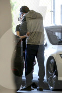 EXKLUSIV -  Mila Kunis küsst Ashton Kutcher in LA