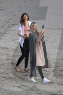 EXKLUSIV - Miranda Kerr an einem 'Bikini Shooting' am Beach von Malibu 