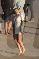 EXKLUSIV - Miranda Kerr an einem 'Bikini Shooting' am Beach von Malibu 