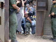 NEWS - Grenze USA - Mexiko: Kurze Öffnung der ''Door Of Hope'