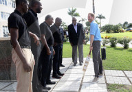 PEOPLE - Prinz Harry spielt Cricket auf Antigua