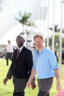 PEOPLE - Prinz Harry spielt Cricket auf Antigua