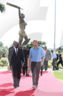 PEOPLE - Prinz Harry spielt Cricket auf Antigua