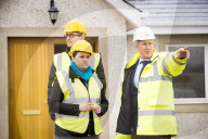 NEWS - Schottland: Ruth Davidson besucht eine Baustelle in Kelso