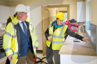 NEWS - Schottland: Ruth Davidson besucht eine Baustelle in Kelso