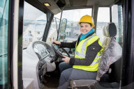 NEWS - Schottland: Ruth Davidson besucht eine Baustelle in Kelso