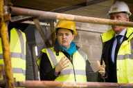 NEWS - Schottland: Ruth Davidson besucht eine Baustelle in Kelso