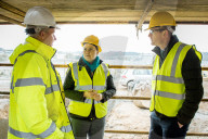 NEWS - Schottland: Ruth Davidson besucht eine Baustelle in Kelso