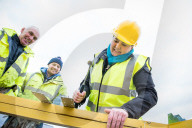NEWS - Schottland: Ruth Davidson besucht eine Baustelle in Kelso