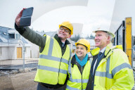 NEWS - Schottland: Ruth Davidson besucht eine Baustelle in Kelso