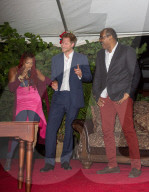 PEOPLE - Tänzerinnen für Prinz Harry auf Antigua