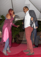 PEOPLE - Tänzerinnen für Prinz Harry auf Antigua