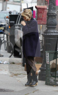 PEOPLE - Naomi Watts im West Village unterwegs