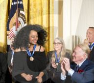 PEOPLE - USA: Obama ehrt US-Stars mit Freiheitsmedaille