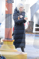 PEOPLE - Sandra Bullock und Cate Blanchett: Die wandelnden Schlafsäcke auf dem Filmset