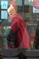 PEOPLE - Gwen Stefani mit den Kids in Los Angeles unterwegs